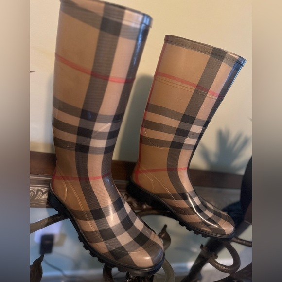 TALL CLASSIC BURBERRY RAIN BOOTS - Picture 4 of 14